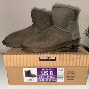 💚 NWT KIRKLAND LADIES SHEARLING SHORT BOOTS GREEN US SIZE 8 FUR COSTCO WOMENS